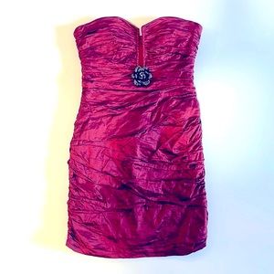 NEW Bcbg strapless cocktail dress, metallic satin, gathered, rose pin, size 8